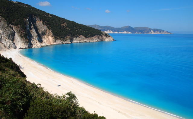 Windows10のスポットライト画像 ギリシャ ケファロニア島 美しい風景 ブルーの海 La La Life